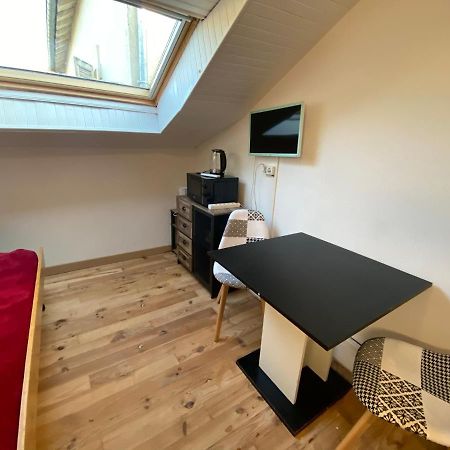 Les Studios Meubles De L'Avenue Bouloumie ヴィッテル エクステリア 写真