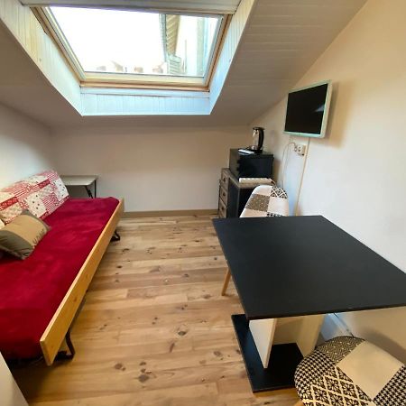 Les Studios Meubles De L'Avenue Bouloumie ヴィッテル エクステリア 写真