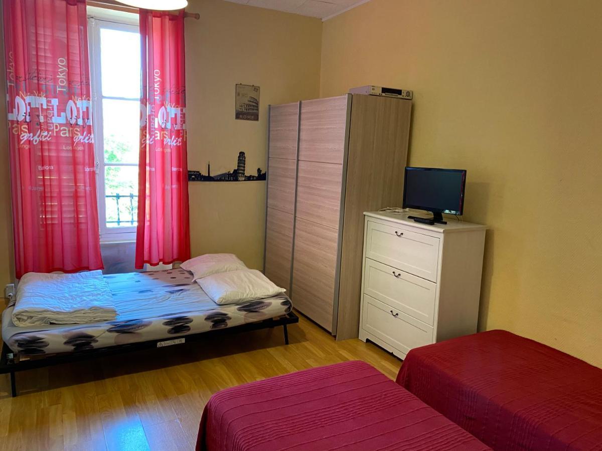 Les Studios Meubles De L'Avenue Bouloumie ヴィッテル エクステリア 写真
