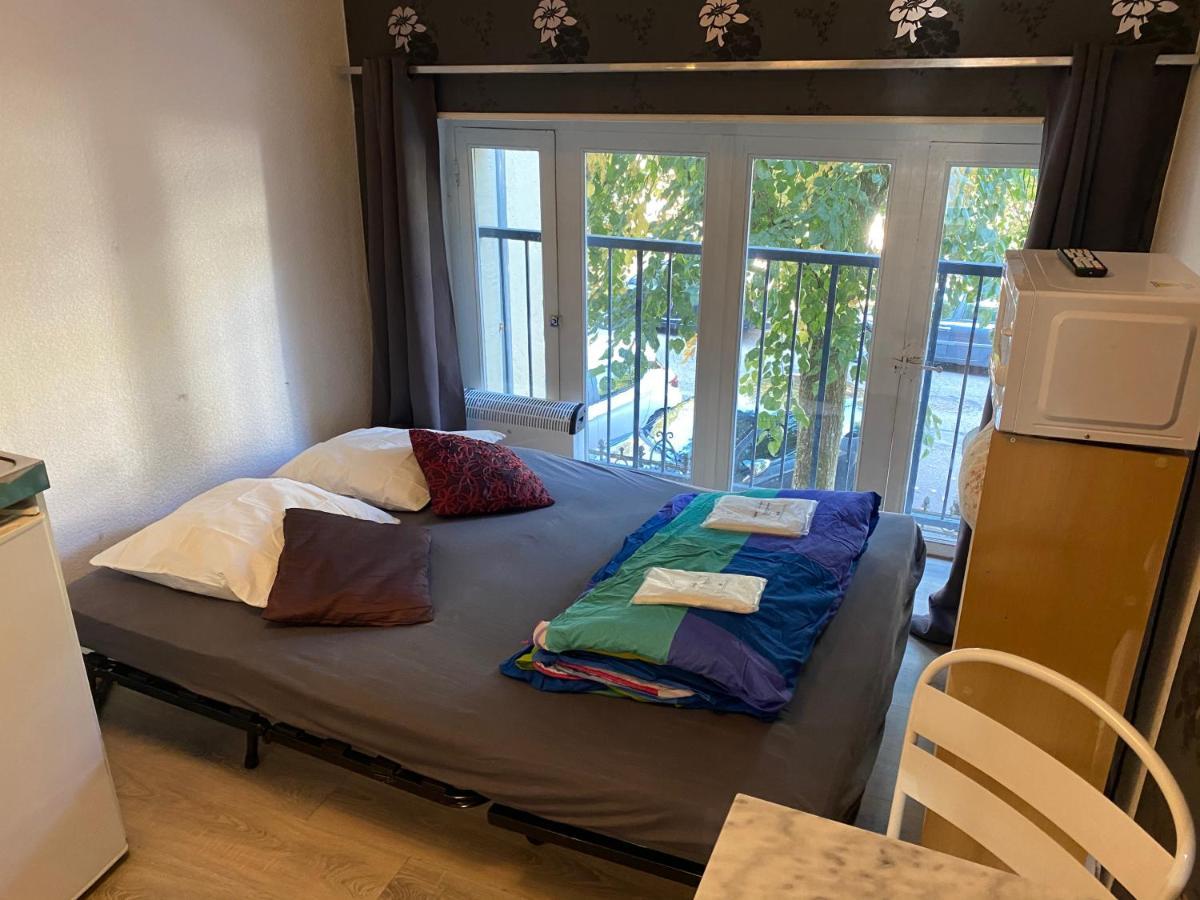 Les Studios Meubles De L'Avenue Bouloumie ヴィッテル エクステリア 写真