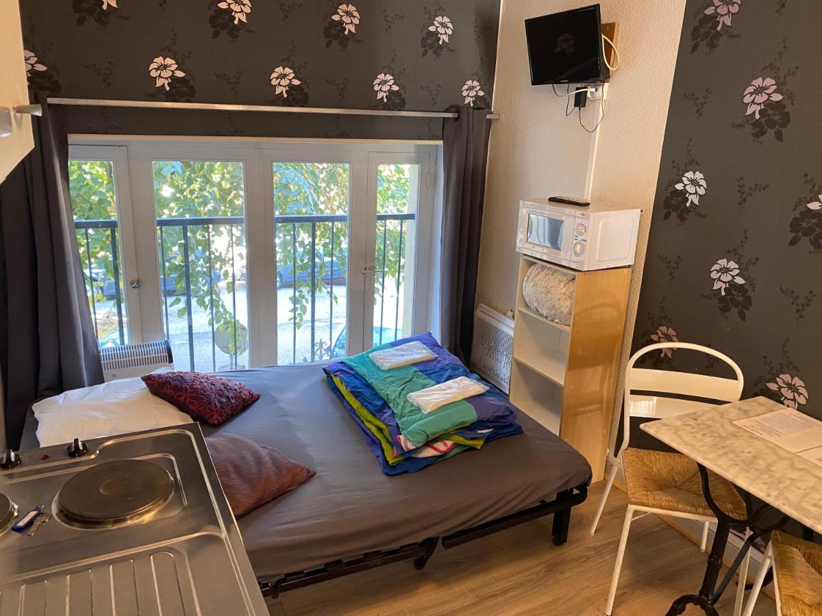 Les Studios Meubles De L'Avenue Bouloumie ヴィッテル エクステリア 写真