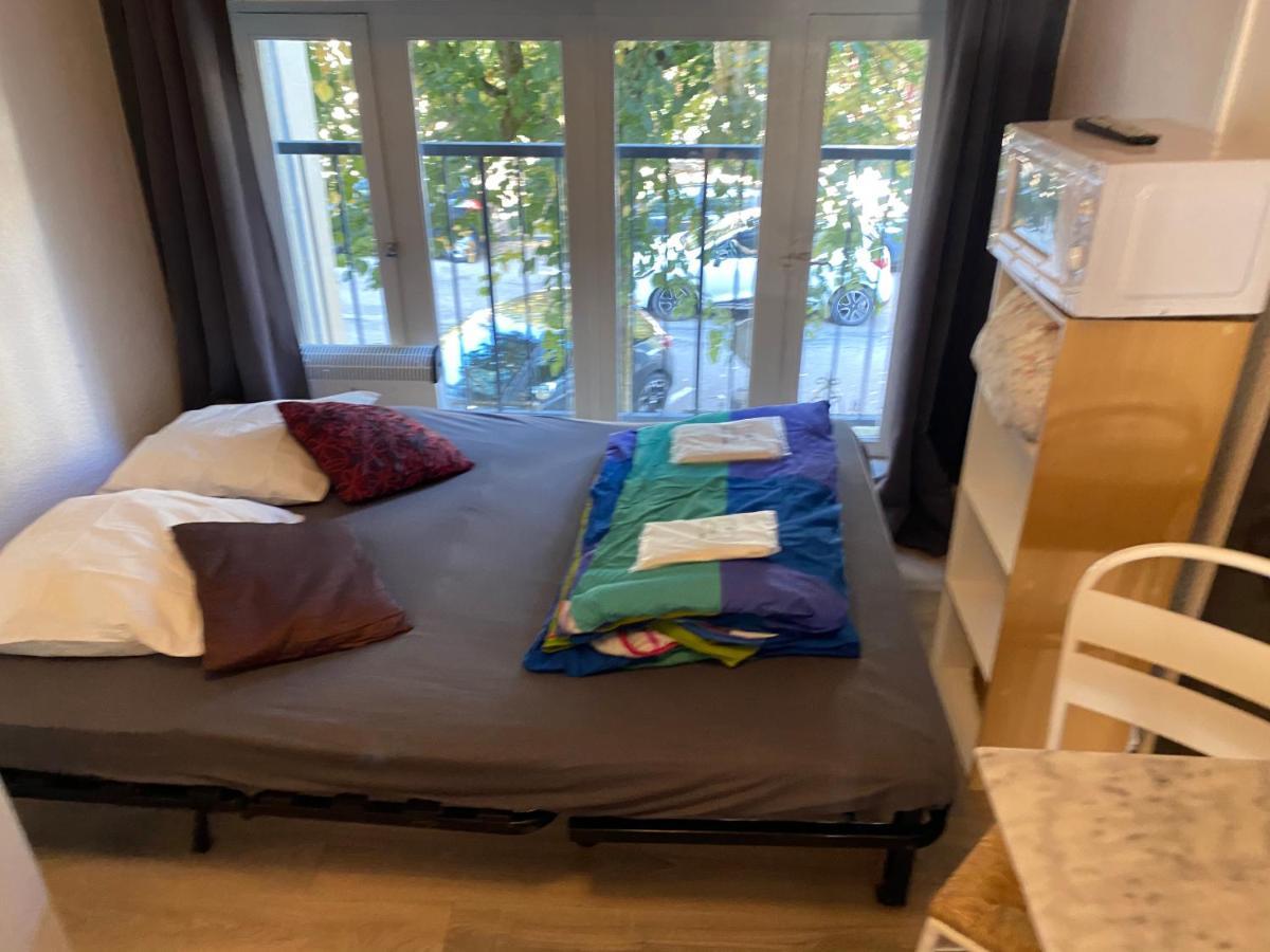 Les Studios Meubles De L'Avenue Bouloumie ヴィッテル エクステリア 写真