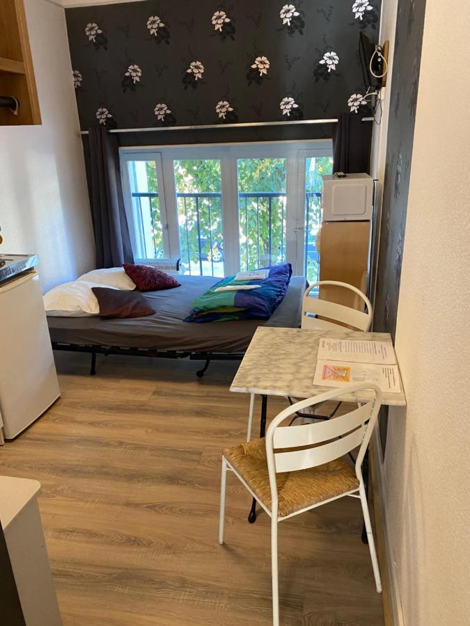Les Studios Meubles De L'Avenue Bouloumie ヴィッテル エクステリア 写真