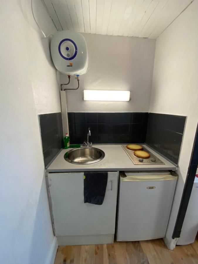 Les Studios Meubles De L'Avenue Bouloumie ヴィッテル エクステリア 写真