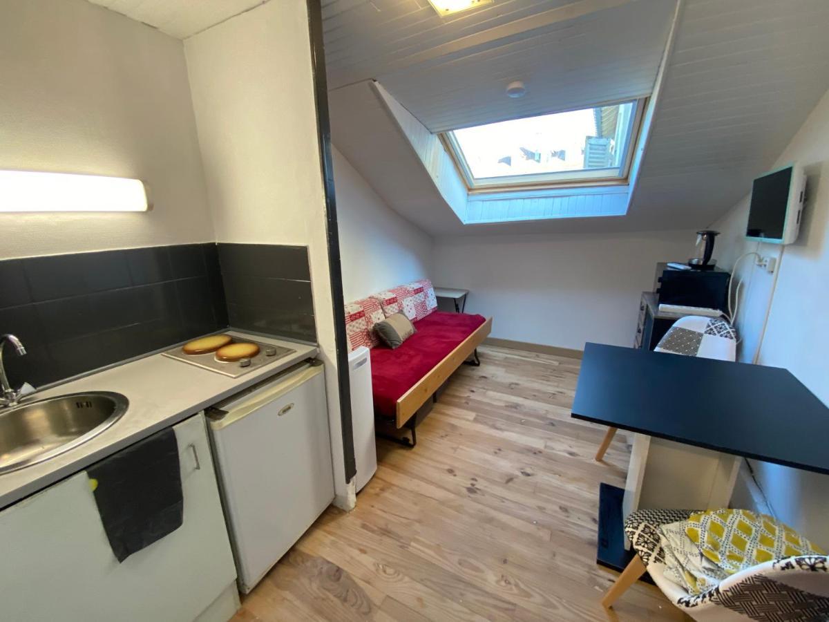 Les Studios Meubles De L'Avenue Bouloumie ヴィッテル エクステリア 写真