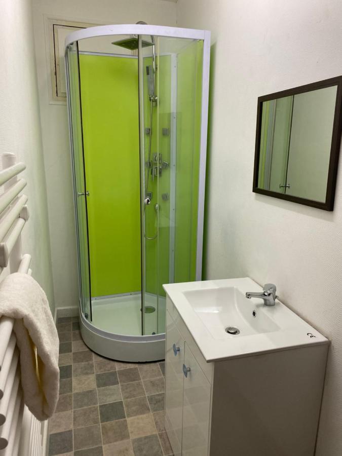 Les Studios Meubles De L'Avenue Bouloumie ヴィッテル エクステリア 写真