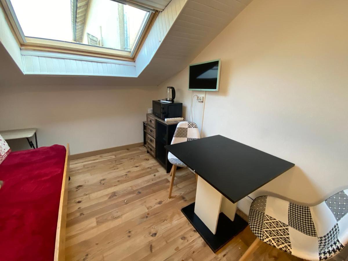 Les Studios Meubles De L'Avenue Bouloumie ヴィッテル エクステリア 写真