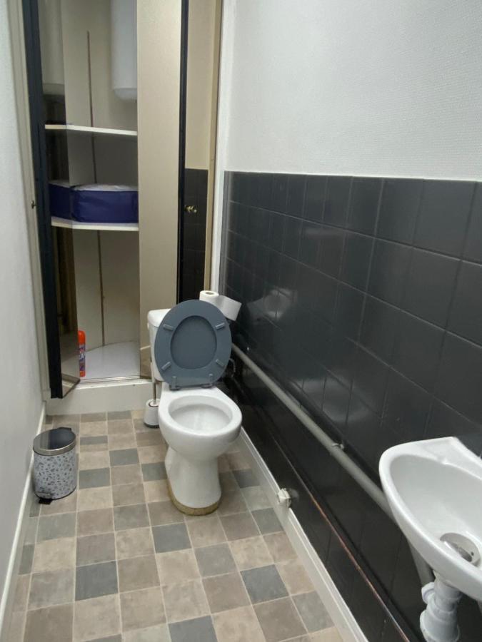 Les Studios Meubles De L'Avenue Bouloumie ヴィッテル エクステリア 写真