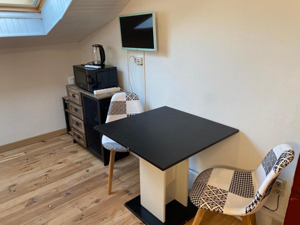 Les Studios Meubles De L'Avenue Bouloumie ヴィッテル エクステリア 写真