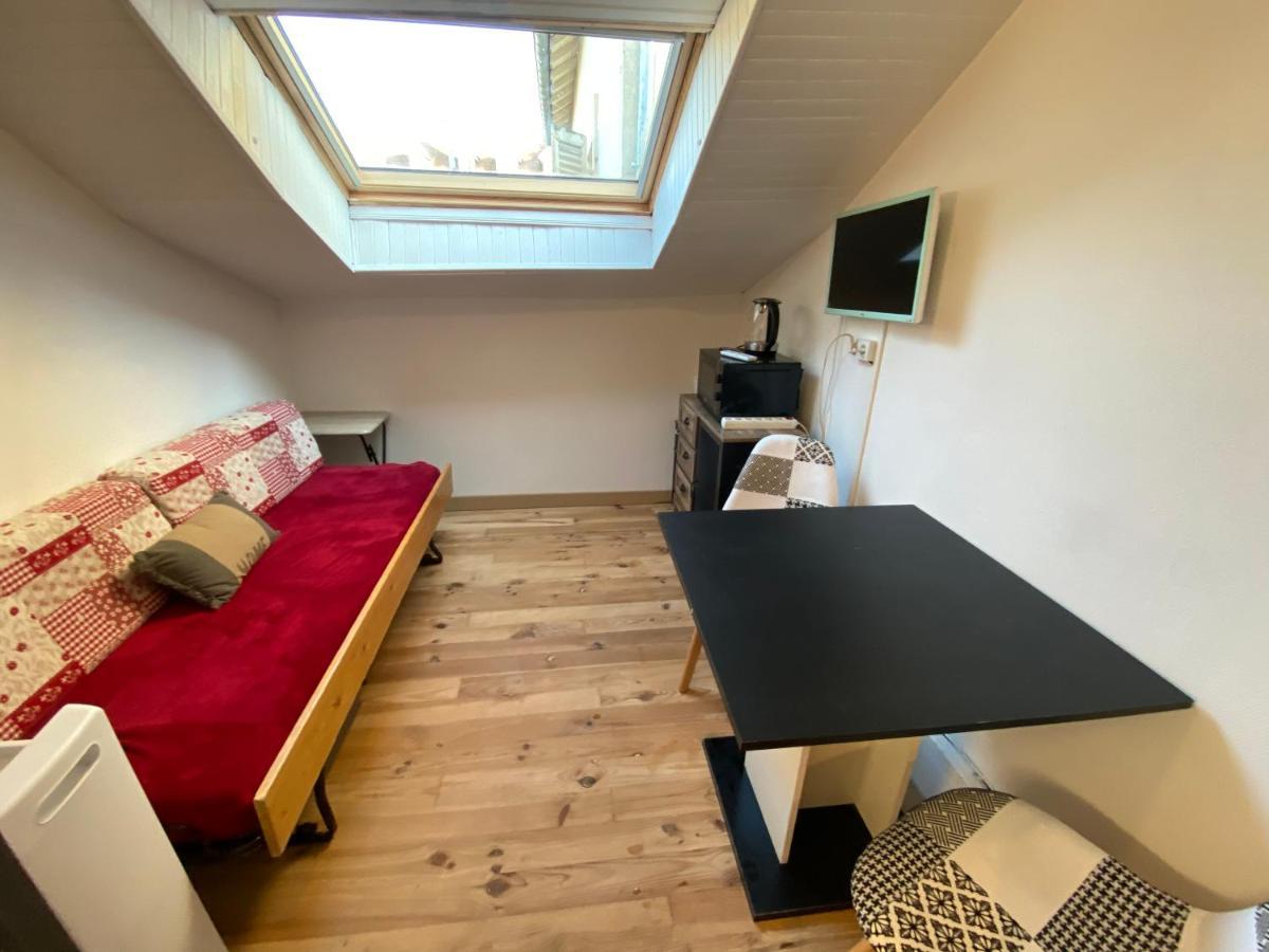 Les Studios Meubles De L'Avenue Bouloumie ヴィッテル エクステリア 写真