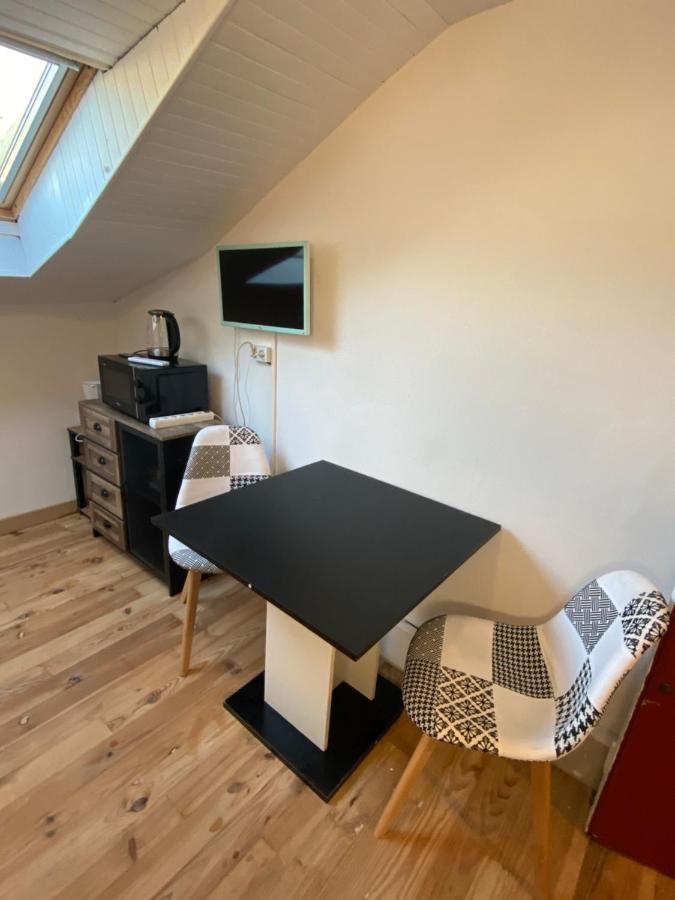 Les Studios Meubles De L'Avenue Bouloumie ヴィッテル エクステリア 写真