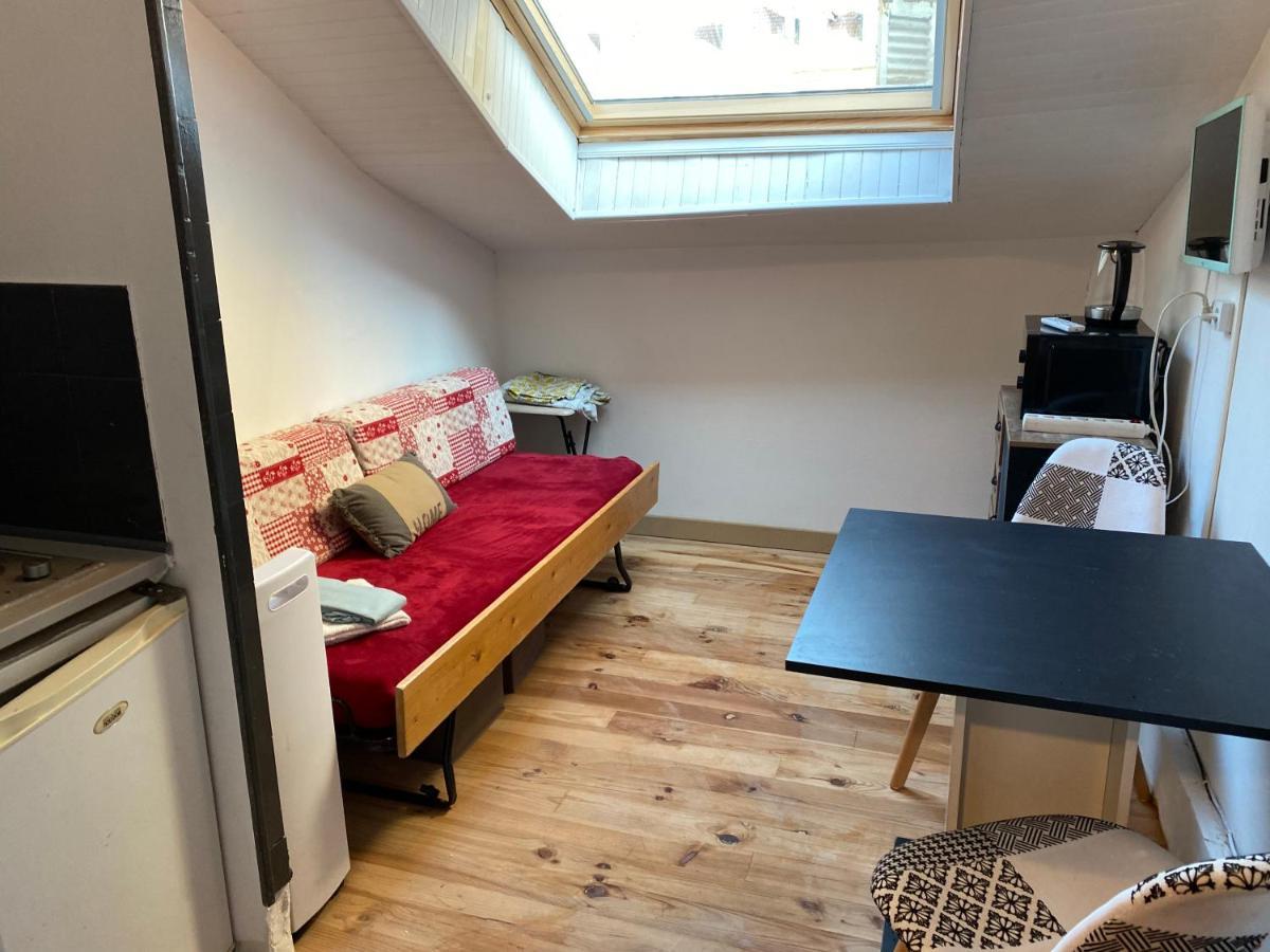 Les Studios Meubles De L'Avenue Bouloumie ヴィッテル エクステリア 写真
